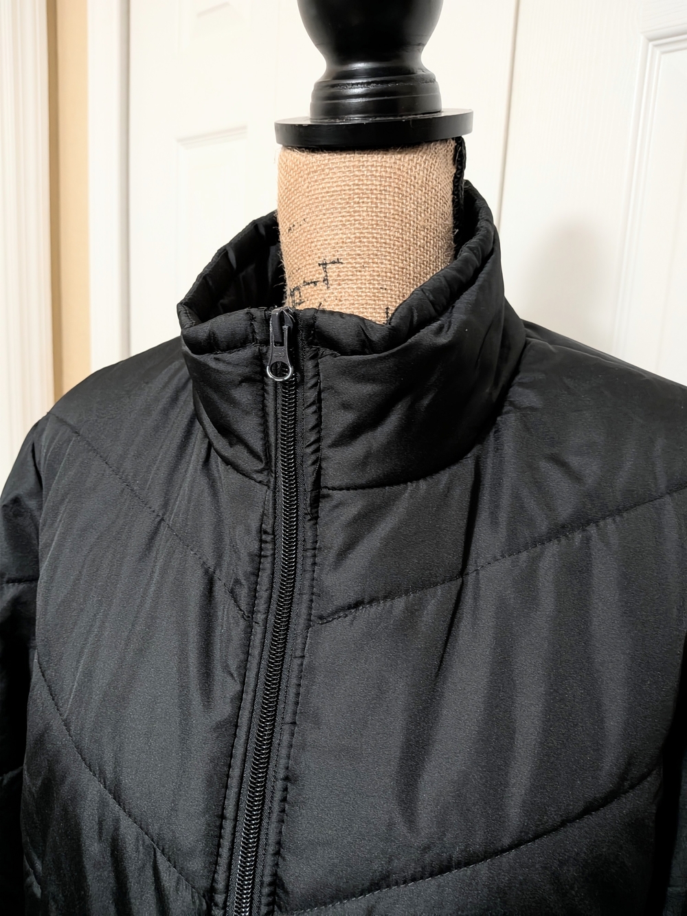 Black Women's Quilted Zip-Up Jacket - Picture 3 of 12